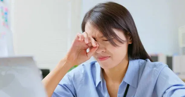 눈이 뻑뻑한 이유, 스마트폰만 문제는 아니다