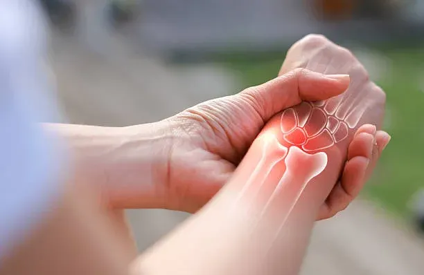 손목을 움직일 때 저리고 밤에 더 심해진다면 ‘손목터널증후군’ 의심해야