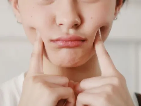 아침마다 붓는 얼굴, 콩팥 이상이 보내는 조용한 신호일 수 있다