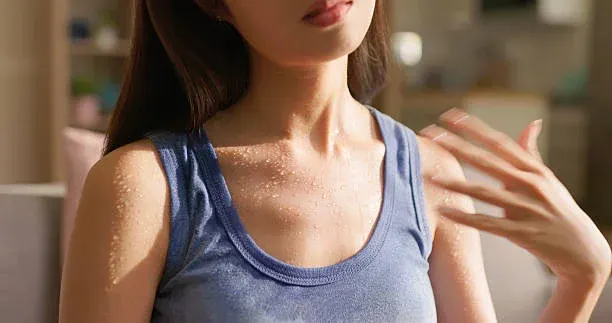 여름철 땀 냄새가 심해졌다면, 단순 위생 문제가 아닐 수 있다