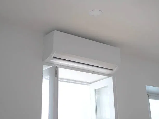 여름철 실내 냉방 오래 쐬면 눈과 목이 먼저 건조해진다