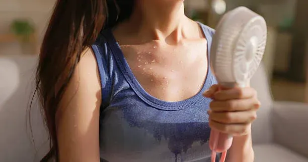 여름철 땀으로 빠져나가는 전해질, 물만 마셔서는 부족할 수 있다