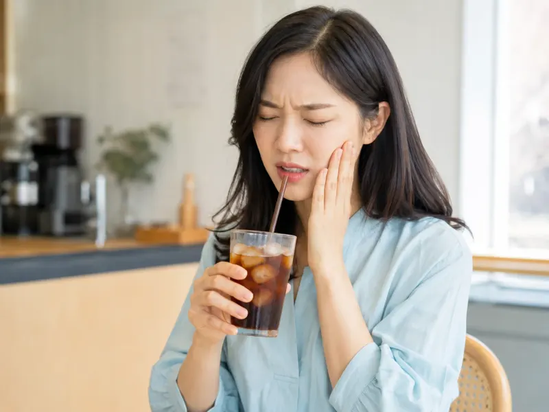 얼음 음료만 찾는 여름, 찬물에 치아가 시린 이유는 따로 있다