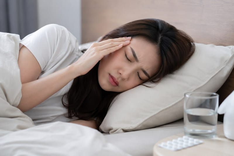 연기·미세먼지 짙은 날 두통 심해진다면, 편두통 악화 신호 살펴야