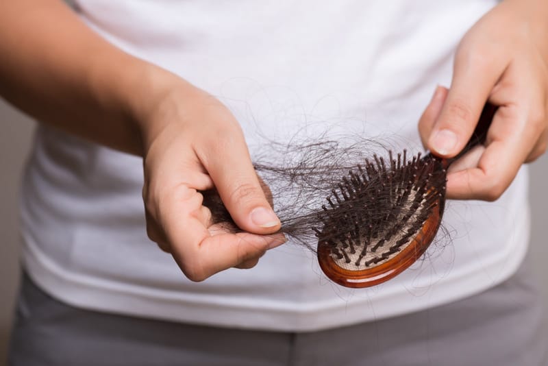 머리카락이 한 움큼씩 빠진다 이 정도도 정상 범위일까
