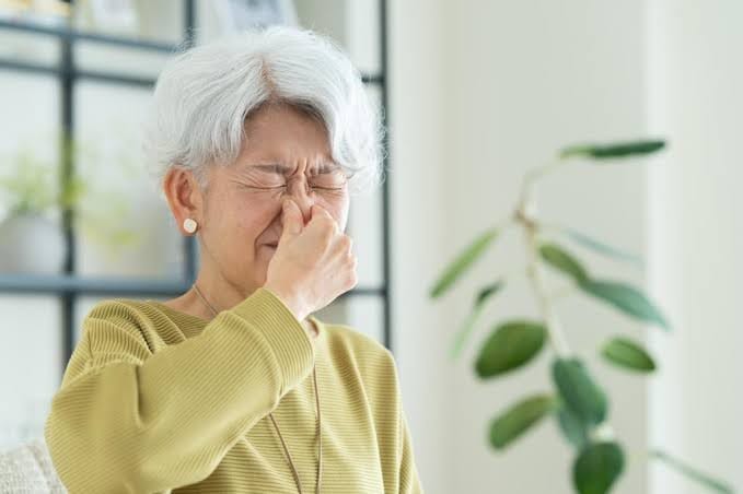 40세 넘으니 몸에서 낯선 냄새가 난다 나이 들수록 체취 달라지는 이유