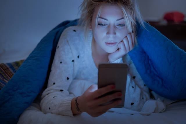 잠은 충분히 잤는데도 피곤하다면, 수면 망치는 습관부터 점검해야