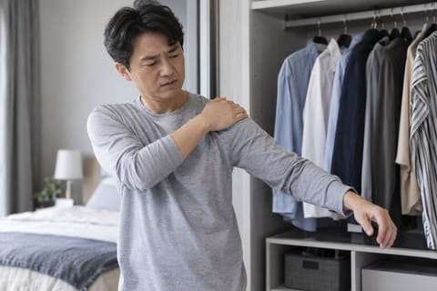 팔 들 때 아프고 밤잠 깨는 어깨…회전근개 파열, 힘 빠짐도 살펴야