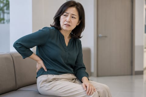 옆구리 통증에 혈뇨까지…요로결석, 열·오한 동반되면 진료 서둘러야