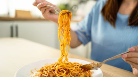 밥 먹고 바로 앉으면 혈당 급상승? '혈당 스파이크' 막으려면 꼭 해야 할 행동
