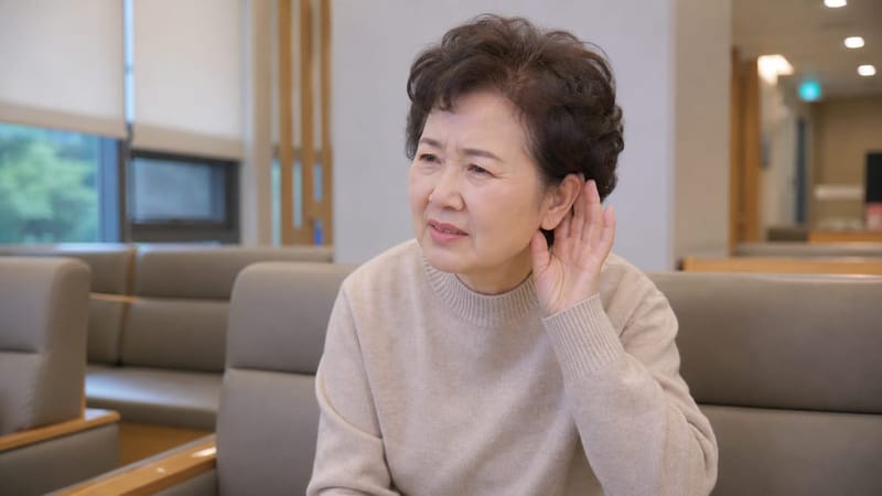 청력이 떨어지면 대화 중 자꾸 되묻게 되는 경우가 많습니다.