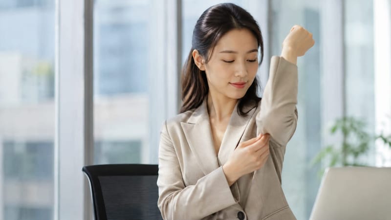 사춘기 이후 아포크린샘 활동이 활발해지면서 액취증을 처음 느끼는 경우가 많습니다
