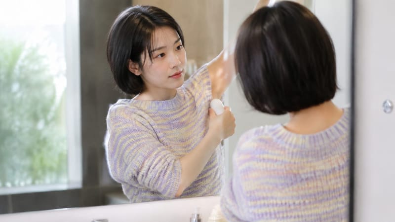 취침 전 건조한 피부에 항땀제를 바르는 습관이 흡수율을 높이는 데 도움이 됩니다