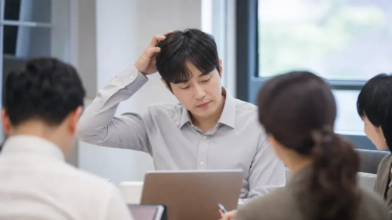 두피 가려움은 업무 중 집중력 저하로 이어지기도 합니다.
