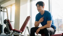 운동 후 가슴 중앙을 누르면 콕콕, 나이마다 원인이 다릅니다