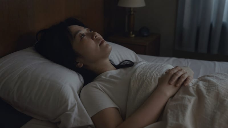 환절기 뒤척임이 길어질 때, 업무 집중력까지 흔드는 불면증