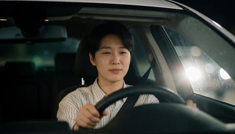 라식 수술 후 밤에 운전할 때 빛이 퍼져 보인다면, 언제까지 정상일까