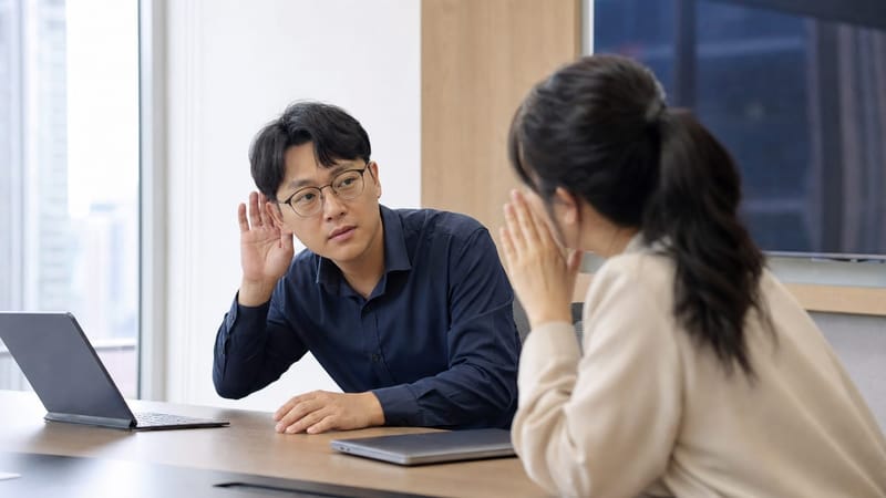 작은 목소리를 놓치는 순간이 반복되면 회의 흐름을 따라가기 어려워집니다
