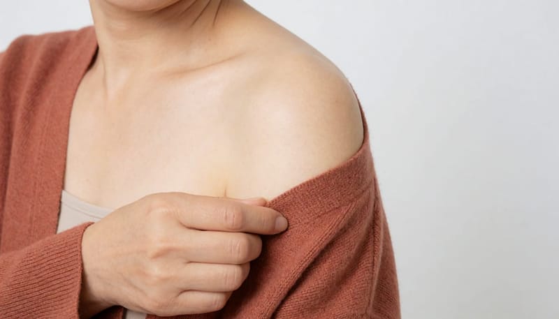 피부 아래 말랑하게 만져지는 혹은 크기 변화를 주기적으로 확인해야 합니다
