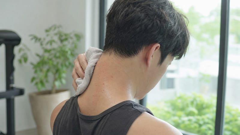 땀 찬 등과 목에 뾰루지처럼 오돌토돌 올라올 때 살필 것