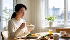 속쓰림에 신물까지, 밥 먹고 눕기만 해도 역류 올라온다면