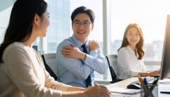 어깨가 자꾸 아프고 안 움직여진다면 의심해볼 원인들