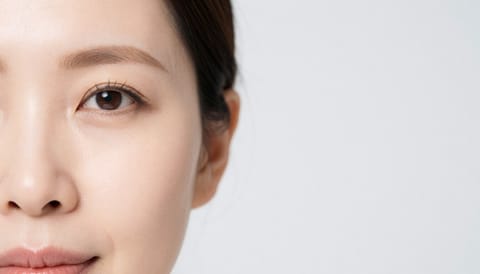 눈 뻑뻑하고 시린 느낌 계속된다면 안구건조증 원인 짚어봐야