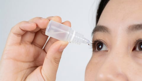 눈이 뻑뻑하고 시려서 괴롭다면… 안구건조증 치료법 이렇게 다르다