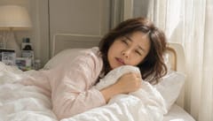 주말 몰아자기가 부르는 사회적 시차, 평일 불면증의 숨은 원인