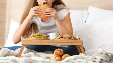 배보다 마음이 문제? 식탐이 건강 위협하는 이유