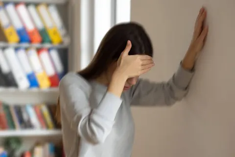 고개를 돌릴 때 빙글 돈다면 이석증 신호일 수 있다