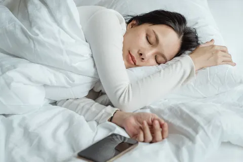 자면서 이러면 병일 수도? 잠버릇으로 의심할 수 있는 질환들