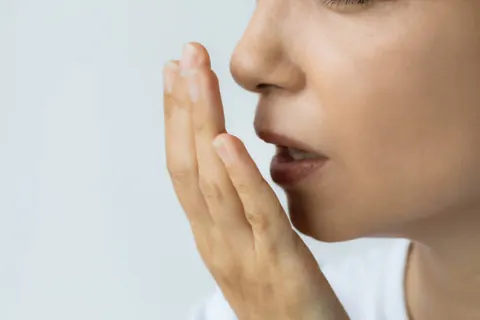 자꾸 입냄새가 심해진다면, 단순 구강 문제가 아닐 수 있다