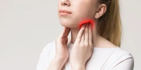 목에 혹이 만져질 때, 단순 염증일까 다른 질환 신호일까