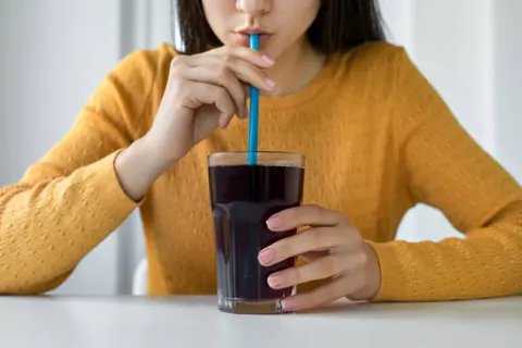 아침에 탄산 마시는 습관, 지금 당장 끊으세요