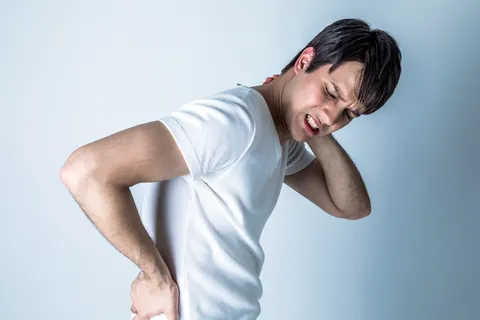 쑤시고 당기고 찌릿하다면 단순 근육통 아닌 다른 신호일 수도 있습니다