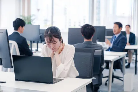 앉아 있는 시간이 건강을 잠식한다 자세 관리가 생활 질환의 분기점이 되고 있다