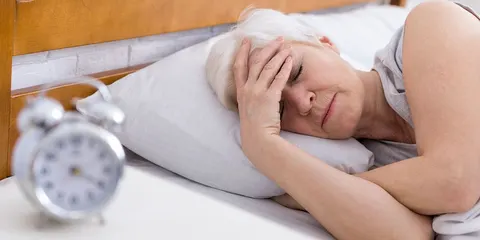 수면 부족, 정말 나이 탓일까 “원인은 훨씬 복합적, 방치하면 건강 위험 커져”