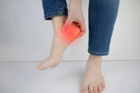 아침에 발뒤꿈치가 찌릿하다면 ‘족저근막염’ 의심해야