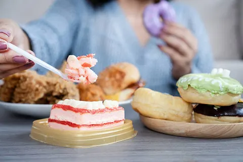 주말 과식 습관, 평일 노력 무너뜨리는 ‘칼로리 역전’ 만든다