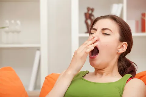시도 때도 없는 하품, 단순 피로 아닌 신호일 수 있다