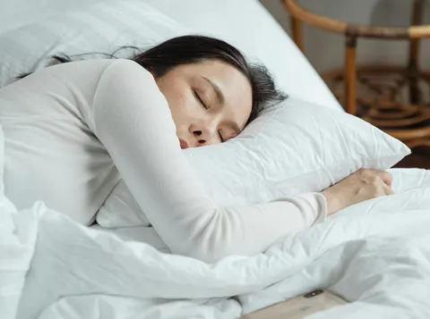 공복인데 눈꺼풀이 무겁다면 몸이 보내는 이상 신호일 수 있습니다
