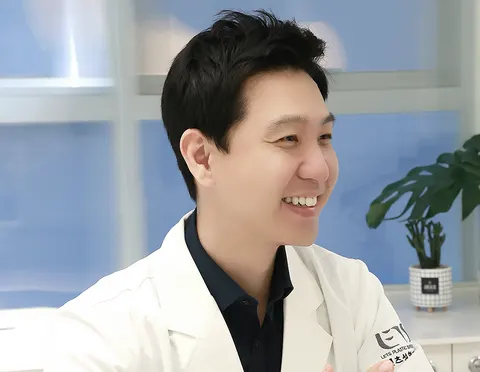 "다크서클·눈밑꺼짐, 단순 피로 아닌 ‘지방 위치’ 문제일 수 있습니다"